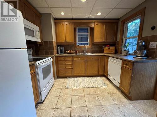 1171 Bruce, Windsor, ON - Indoor Photo Showing Kitchen With Double Sink