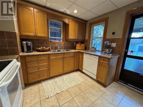 1171 Bruce, Windsor, ON - Indoor Photo Showing Kitchen With Double Sink