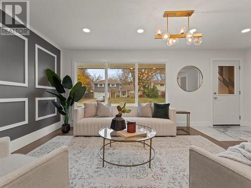 3365 St Patrick'S Drive, Windsor, ON - Indoor Photo Showing Living Room