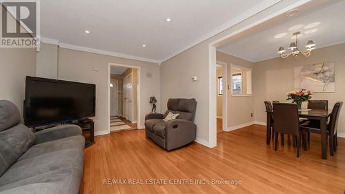 14 Simmons Boulevard, Brampton, ON - Indoor Photo Showing Living Room