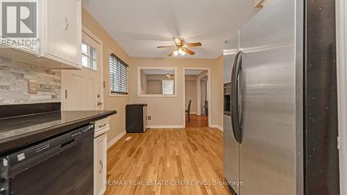 14 Simmons Boulevard, Brampton, ON - Indoor Photo Showing Kitchen