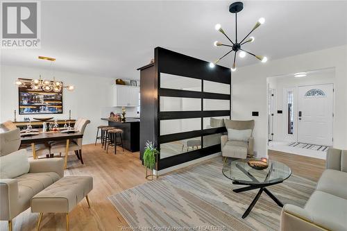 9 Heaton Street, Amherstburg, ON - Indoor Photo Showing Living Room