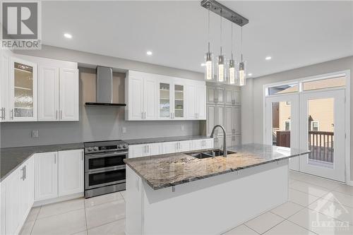 125 Paloma Circle, Ottawa, ON - Indoor Photo Showing Kitchen With Double Sink With Upgraded Kitchen