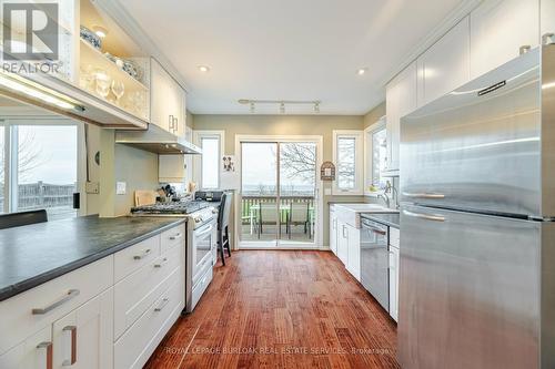 805 Ridge Road, Hamilton, ON - Indoor Photo Showing Kitchen With Upgraded Kitchen