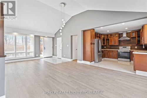 8357 Beaverdams Road, Niagara Falls, ON - Indoor Photo Showing Kitchen