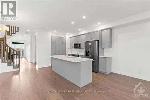 128 Big Dipper Street, Ottawa, ON - Indoor Photo Showing Kitchen With Upgraded Kitchen