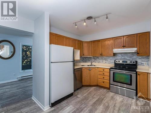 5 Henry Goulburn Way Unit#I, Stittsville, ON - Indoor Photo Showing Kitchen