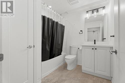 Ph1106 - 81 Robinson Street, Hamilton, ON - Indoor Photo Showing Bathroom