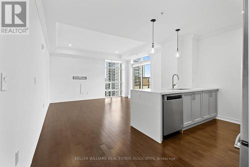 Ph1106 - 81 Robinson Street, Hamilton, ON - Indoor Photo Showing Kitchen