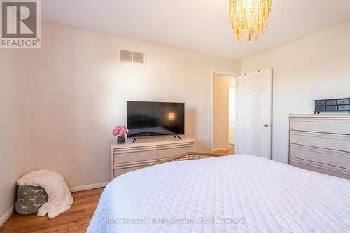 138 Beaverbrook Avenue, Hamilton, ON - Indoor Photo Showing Bedroom