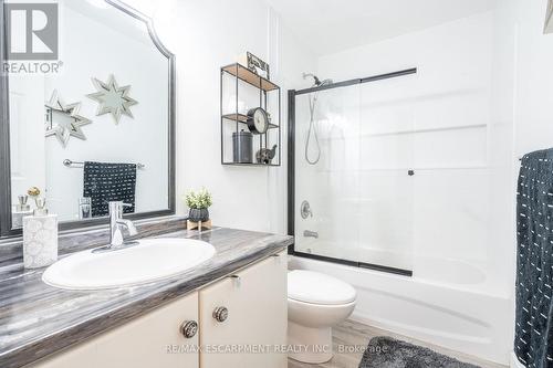 138 Beaverbrook Avenue, Hamilton, ON - Indoor Photo Showing Bathroom