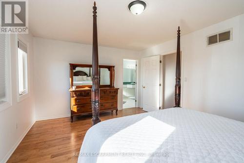 138 Beaverbrook Avenue, Hamilton, ON - Indoor Photo Showing Bedroom