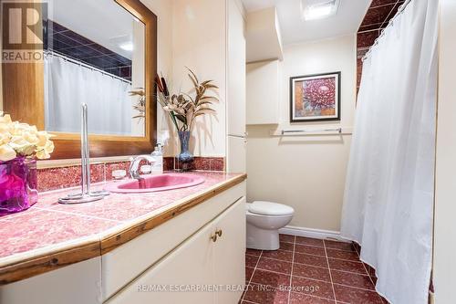 138 Beaverbrook Avenue, Hamilton, ON - Indoor Photo Showing Bathroom