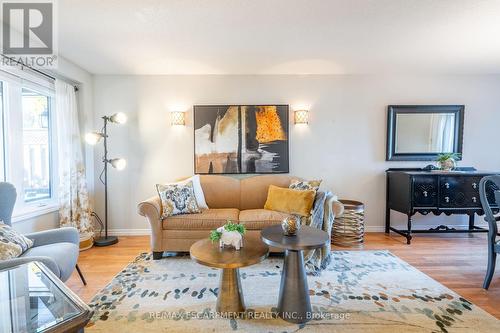 138 Beaverbrook Avenue, Hamilton, ON - Indoor Photo Showing Living Room