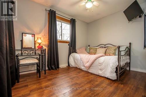 247 Corbett Drive, Kawartha Lakes (Pontypool), ON - Indoor Photo Showing Bedroom