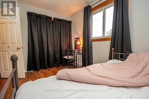 247 Corbett Drive, Kawartha Lakes (Pontypool), ON - Indoor Photo Showing Bedroom