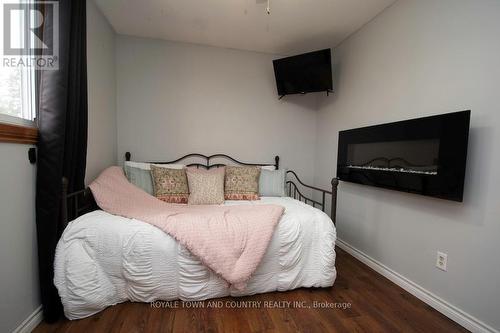 247 Corbett Drive, Kawartha Lakes (Pontypool), ON - Indoor Photo Showing Bedroom