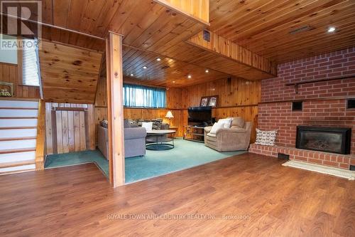 247 Corbett Drive, Kawartha Lakes (Pontypool), ON - Indoor With Fireplace