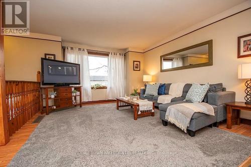 247 Corbett Drive, Kawartha Lakes (Pontypool), ON - Indoor Photo Showing Living Room