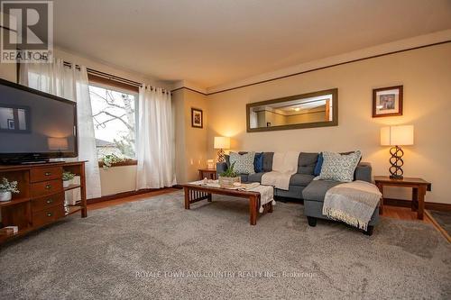 247 Corbett Drive, Kawartha Lakes (Pontypool), ON - Indoor Photo Showing Living Room