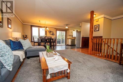 247 Corbett Drive, Kawartha Lakes (Pontypool), ON - Indoor Photo Showing Living Room