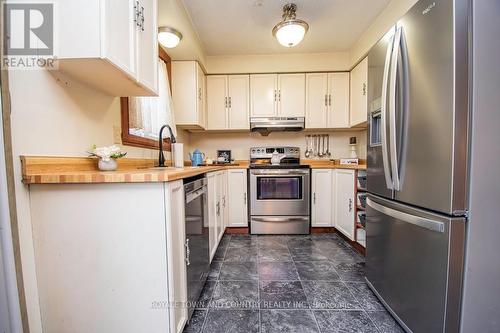 247 Corbett Drive, Kawartha Lakes (Pontypool), ON - Indoor Photo Showing Kitchen