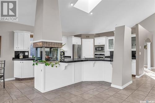 230 Brookhurst Crescent, Saskatoon, SK - Indoor Photo Showing Kitchen