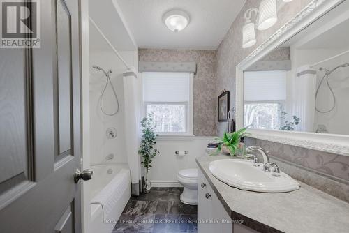 11 Elmhurst Street, Middlesex Centre (Kilworth), ON - Indoor Photo Showing Bathroom