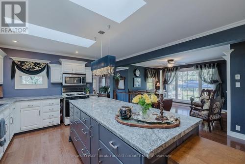 11 Elmhurst Street, Middlesex Centre (Kilworth), ON - Indoor Photo Showing Kitchen