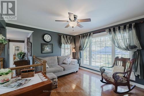 11 Elmhurst Street, Middlesex Centre (Kilworth), ON - Indoor Photo Showing Living Room