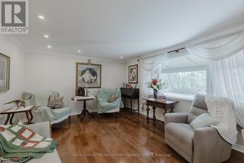 11 Elmhurst Street, Middlesex Centre (Kilworth), ON - Indoor Photo Showing Living Room