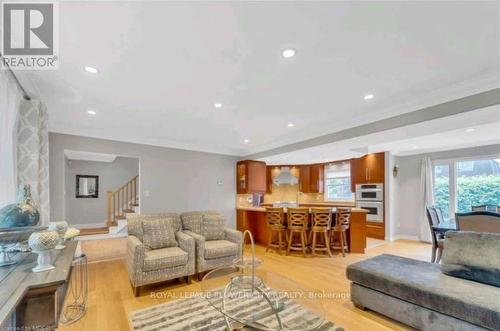 12 Hope Crescent, Belleville, ON - Indoor Photo Showing Living Room