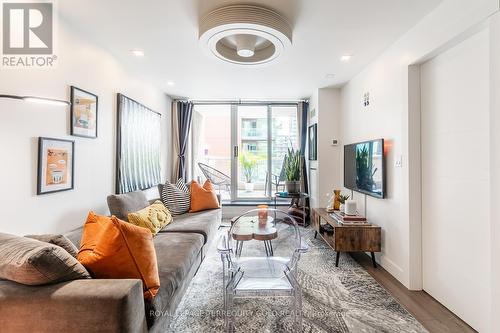 803 - 330 Adelaide Street E, Toronto, ON - Indoor Photo Showing Living Room