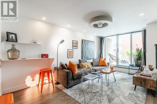 803 - 330 Adelaide Street E, Toronto, ON - Indoor Photo Showing Living Room