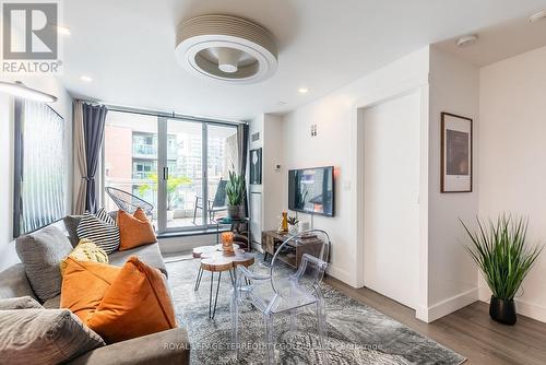 803 - 330 Adelaide Street E, Toronto, ON - Indoor Photo Showing Living Room