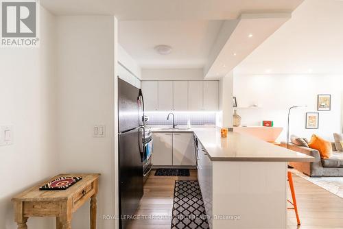 803 - 330 Adelaide Street E, Toronto, ON - Indoor Photo Showing Kitchen With Upgraded Kitchen