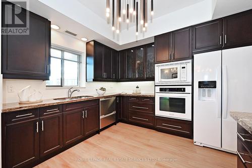 Ph 3 - 850 Steeles Avenue W, Vaughan, ON - Indoor Photo Showing Kitchen With Upgraded Kitchen