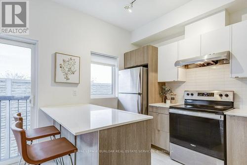 62 - 1121 Cooke Boulevard, Burlington, ON - Indoor Photo Showing Kitchen With Upgraded Kitchen