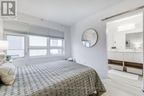 62 - 1121 Cooke Boulevard, Burlington, ON - Indoor Photo Showing Bedroom