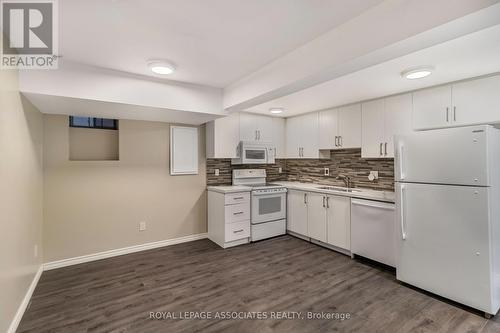 5 Rutherford Avenue, Toronto, ON - Indoor Photo Showing Kitchen