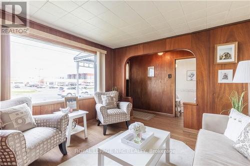 305 Lincoln Street, Welland, ON - Indoor Photo Showing Living Room