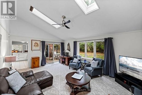 6 Mohawk Avenue, Brighton, ON - Indoor Photo Showing Living Room