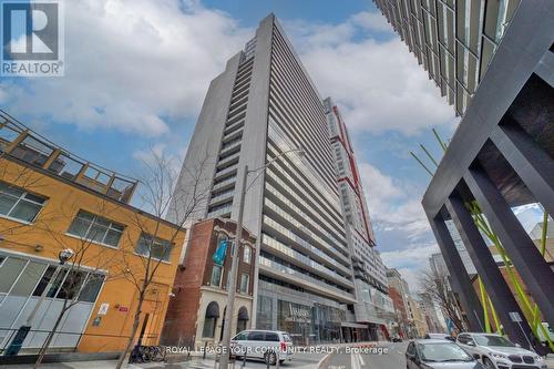 1711 - 330 Richmond Street W, Toronto, ON - Outdoor With Facade