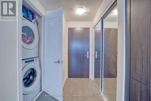 1711 - 330 Richmond Street W, Toronto, ON - Indoor Photo Showing Laundry Room