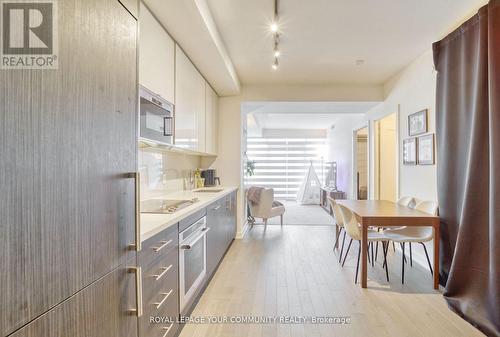 1711 - 330 Richmond Street W, Toronto, ON - Indoor Photo Showing Kitchen