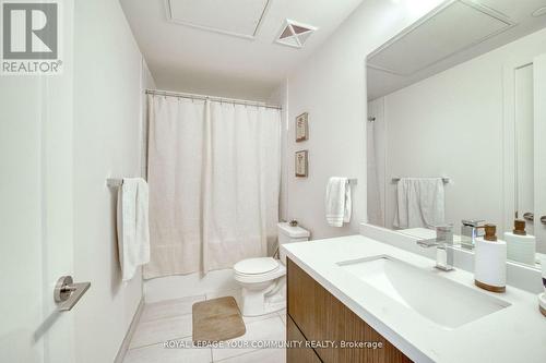 1711 - 330 Richmond Street W, Toronto, ON - Indoor Photo Showing Bathroom