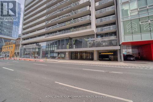 1711 - 330 Richmond Street W, Toronto, ON - Outdoor