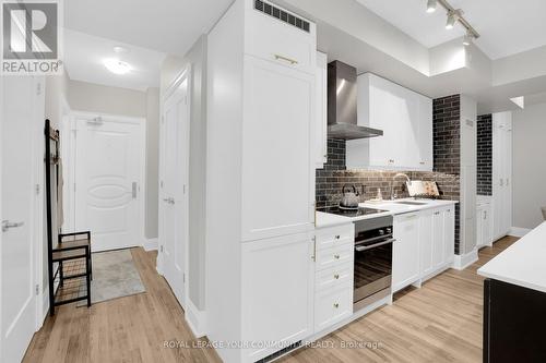 523 - 9085 Jane Street, Vaughan, ON - Indoor Photo Showing Kitchen