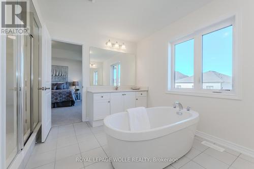 261 Broadacre Drive, Kitchener, ON - Indoor Photo Showing Bathroom