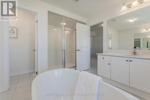 261 Broadacre Drive, Kitchener, ON - Indoor Photo Showing Bathroom